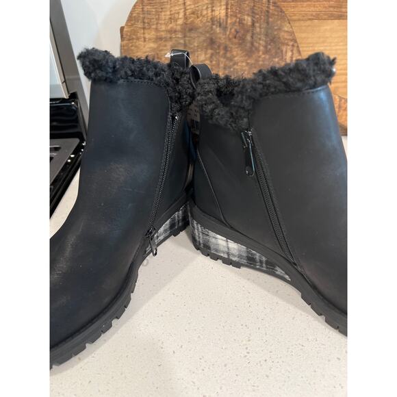 NWT Muk Luks size 10 women’s Norway Wedge boots bootie - Picture 2 of 4